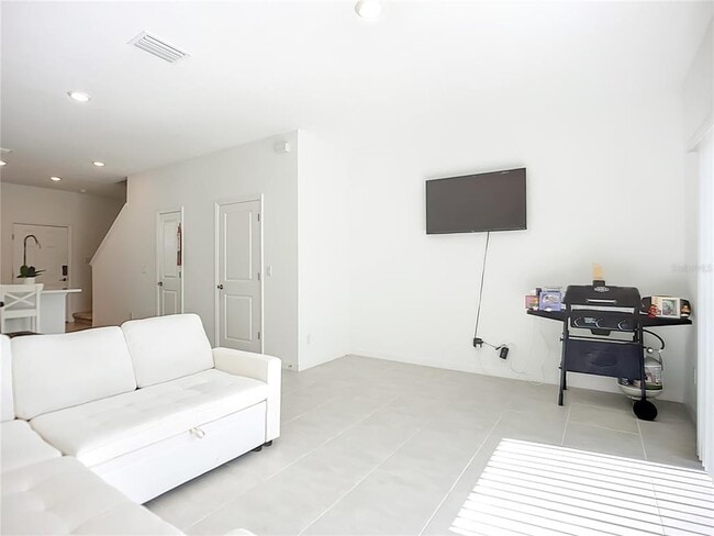 Building Photo - 16642 San Nicola Pl