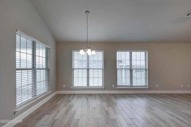 Building Photo - 2030 Mardale Cir