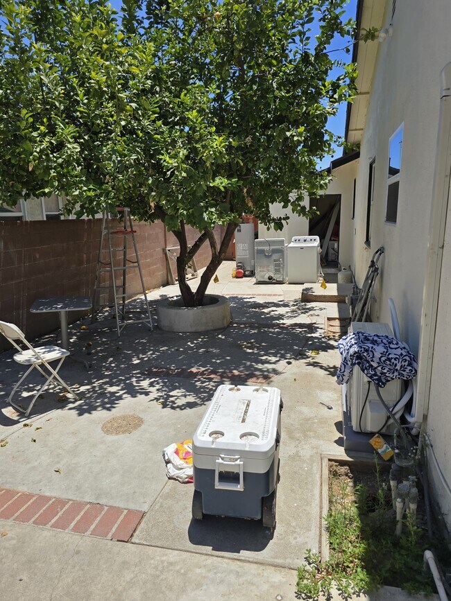Building Photo - 13229 Schoenborn St