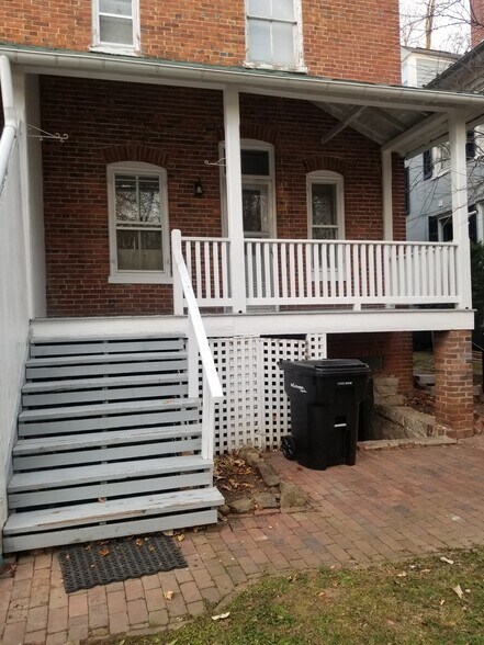 Building Photo - 125 Peyton St