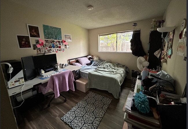 Building Photo - 1016 Drake Dr