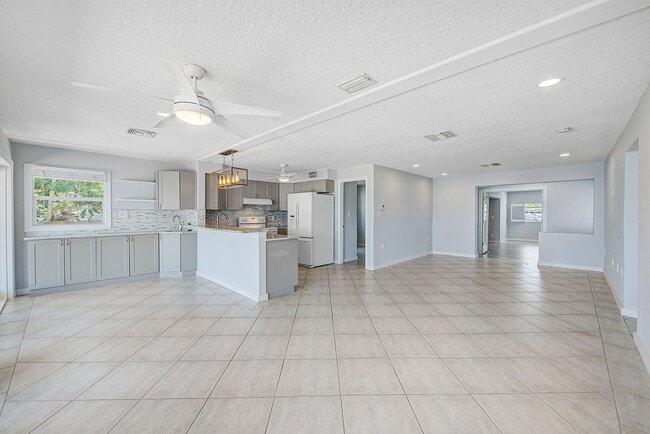 Building Photo - Waterfront 3BR/2BA Home – Walk to Beach + Boat Lift – $500 Off!