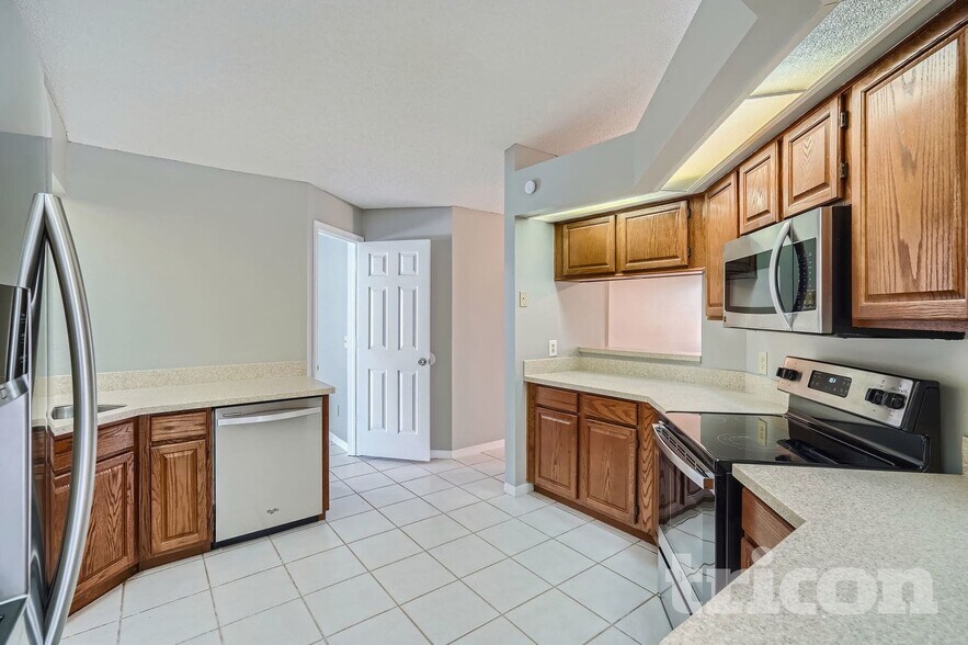 Building Photo - 3213 Stevenson St