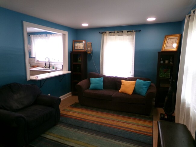 Building Photo - Fully furnished
