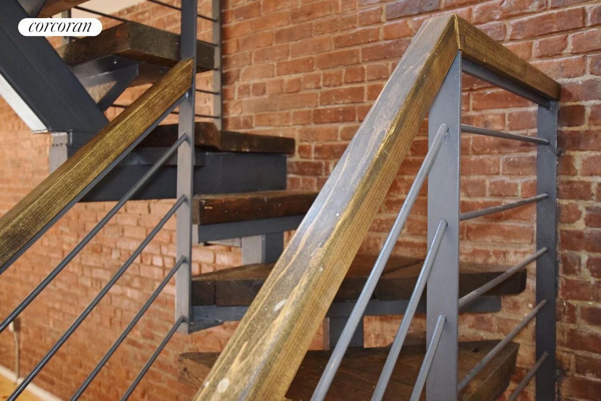 Building Photo - 163 N 6th St