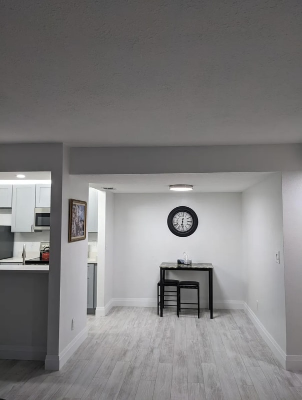 Building Photo - 201 Santa Clara Dr