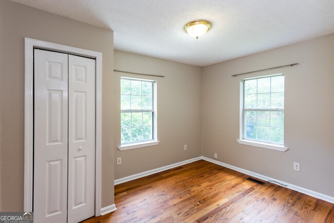 Building Photo - 3172 Humphries Dr SE