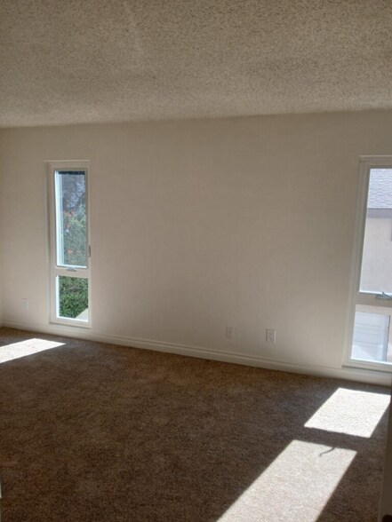 Building Photo - 809 Amigos Way