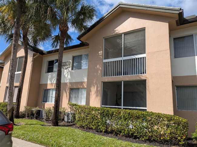 Building Photo - 9799 Westview Dr