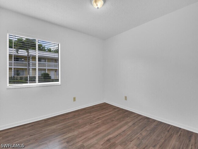 Building Photo - 4617 Bayshore Dr