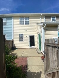 Building Photo - 330 Commons Dr