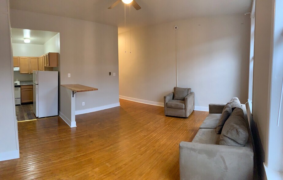 Building Photo - 3911 Pine St