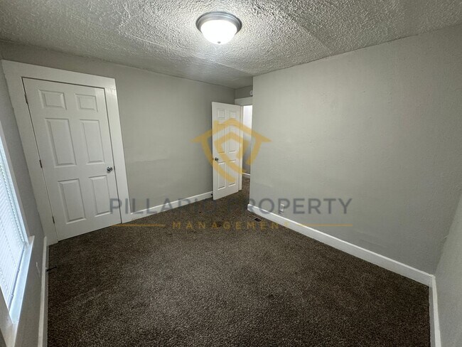 Building Photo - 2704-2704 Highland Pl
