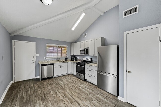 Building Photo - 10031 Spotted Horse Dr