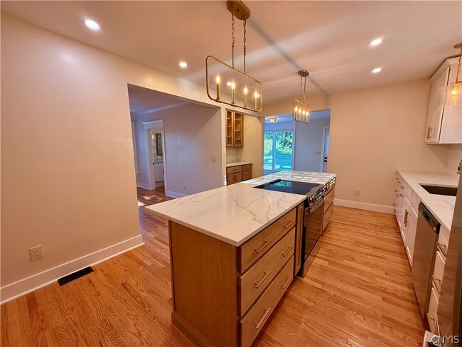 Building Photo - 11 Sanger Ave