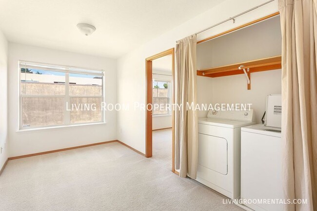 Building Photo - 3715 NE Grand Ave