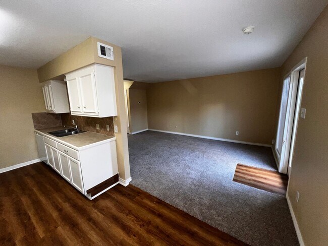 Building Photo - 6537- 6543 Long Meadow