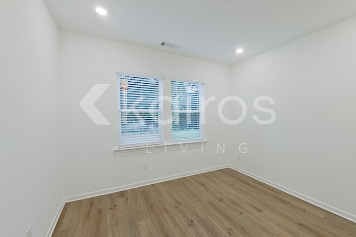 Building Photo - 122 Silver Maple Cir
