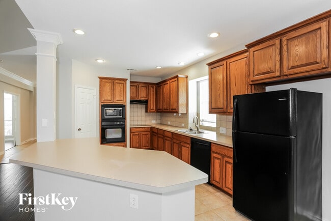 Building Photo - 6812 Briarwood Dr