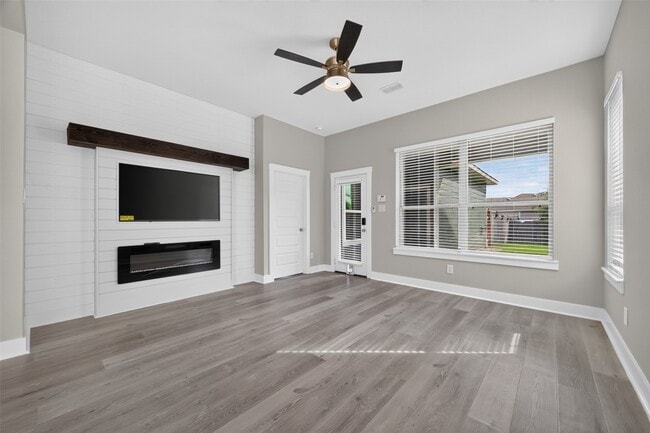 Building Photo - 18410 Central Creek Dr