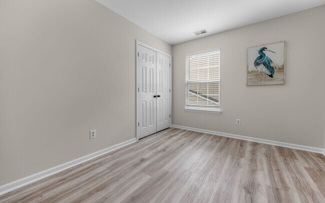 Building Photo - READY NOW!! 4-Bedroom Home w/Attached Garage! Pet Friendly - Fenced Backyard - MUST SEE!