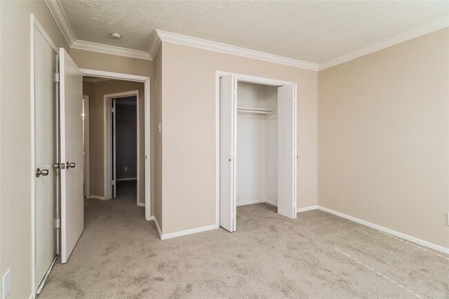 Building Photo - 6450 Dellfern Dr