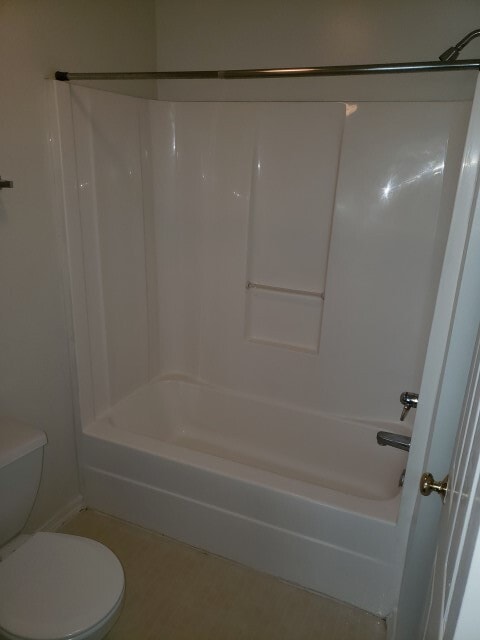 Building Photo - 3 bedroom, 2 bath House: Available August 2026!