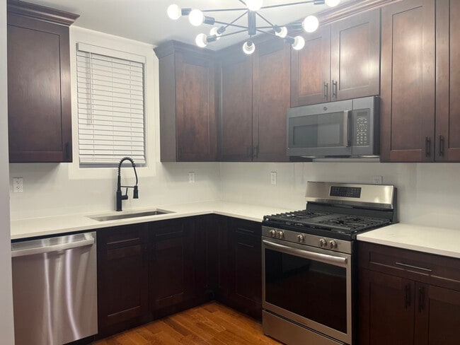 Building Photo - 1400 119th St