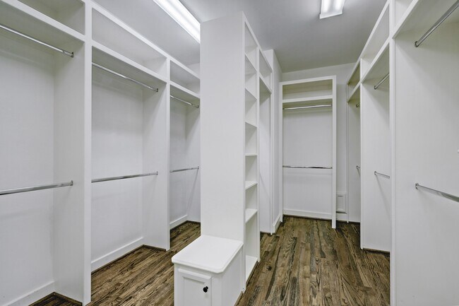 Building Photo - 6618 Wanita Pl