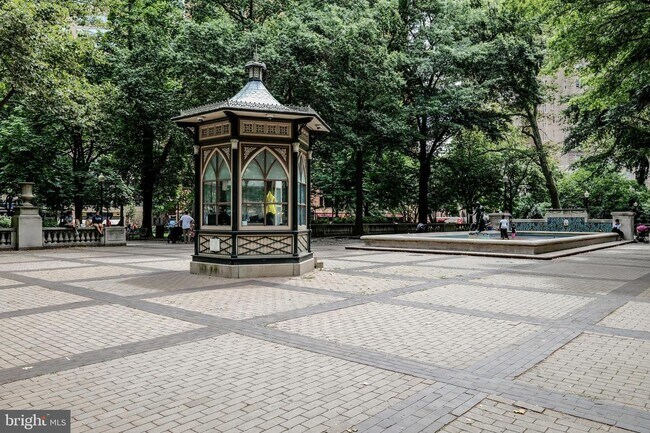 Building Photo - 204 S 17th St