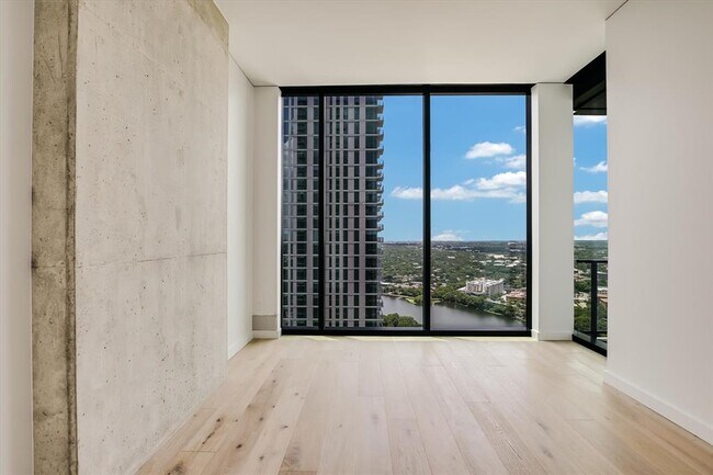 Building Photo - 610 Davis St