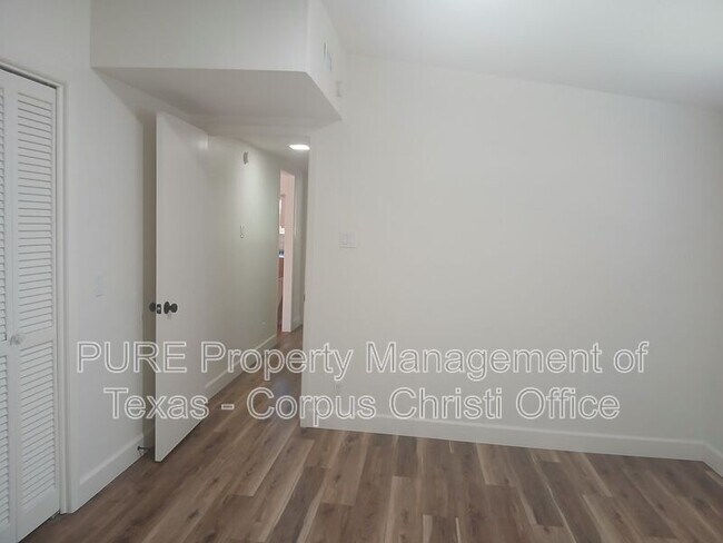 Building Photo - 730 Bradshaw Dr