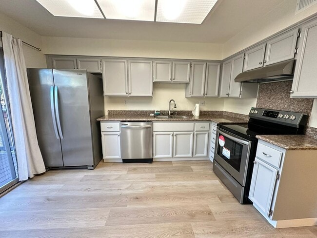 Building Photo - Cozy Beautiful Townhouse for Rent