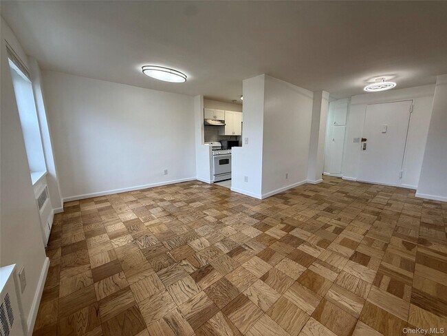 Building Photo - 16 Lake St