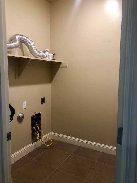 Building Photo - Large 4 Bedroom/2 Bath Home with Solar in Gossamer Grove - $2595 Per Month!