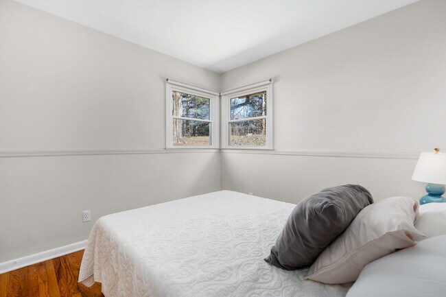 Building Photo - 17 Bruin Dr