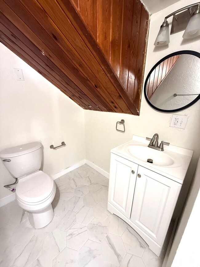 Building Photo - 3181 Hatton St