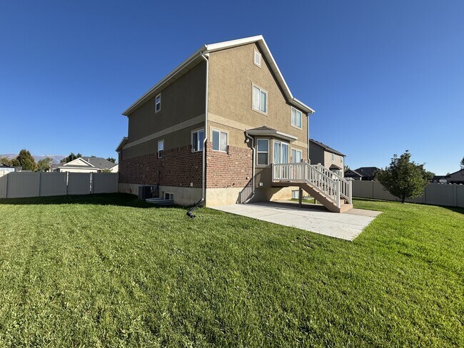 Building Photo - 1094 1825 W