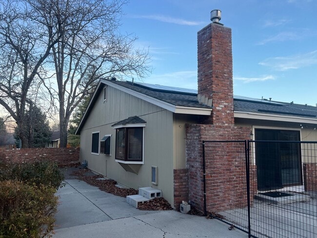 Building Photo - Beautiful FULLY FURNISHED Single Level 4/2 Home in South West Reno