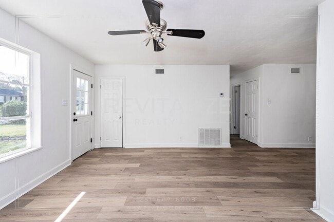 Building Photo - Fully Renovated 3 Bed 2 Bath Home!