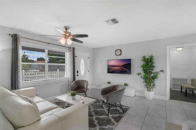 Building Photo - 160 Jalapa Dr