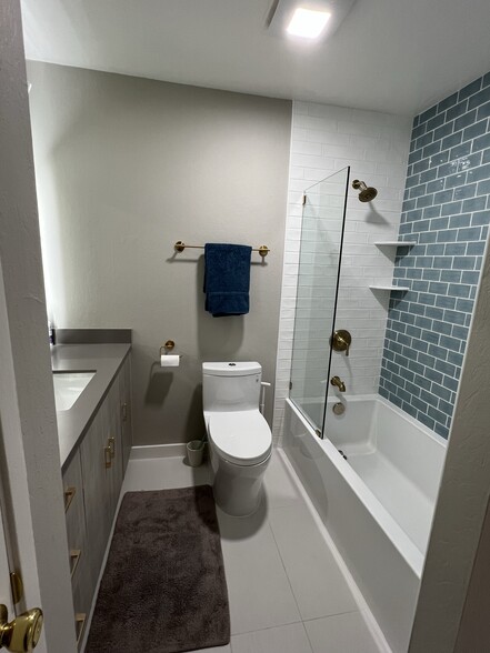 Bathroom: Overview - 1177 Honey Trl