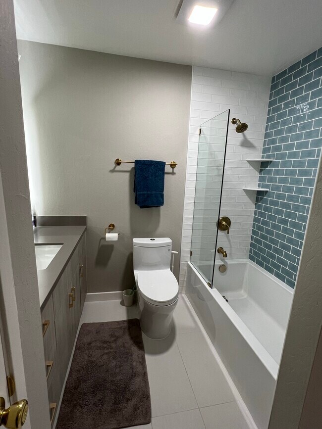 Bathroom: Overview - 1177 Honey Trl