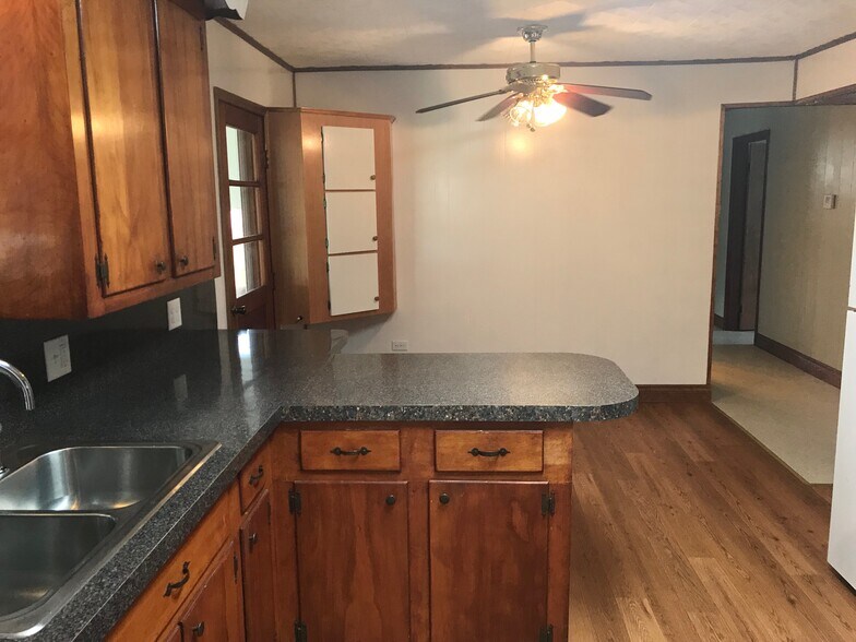 Kitchen - 903 Catherine St