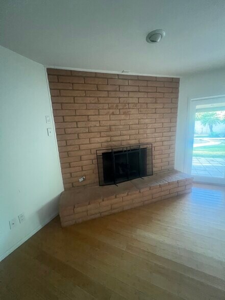 Gas Fireplace - 8353 E Via de Sereno