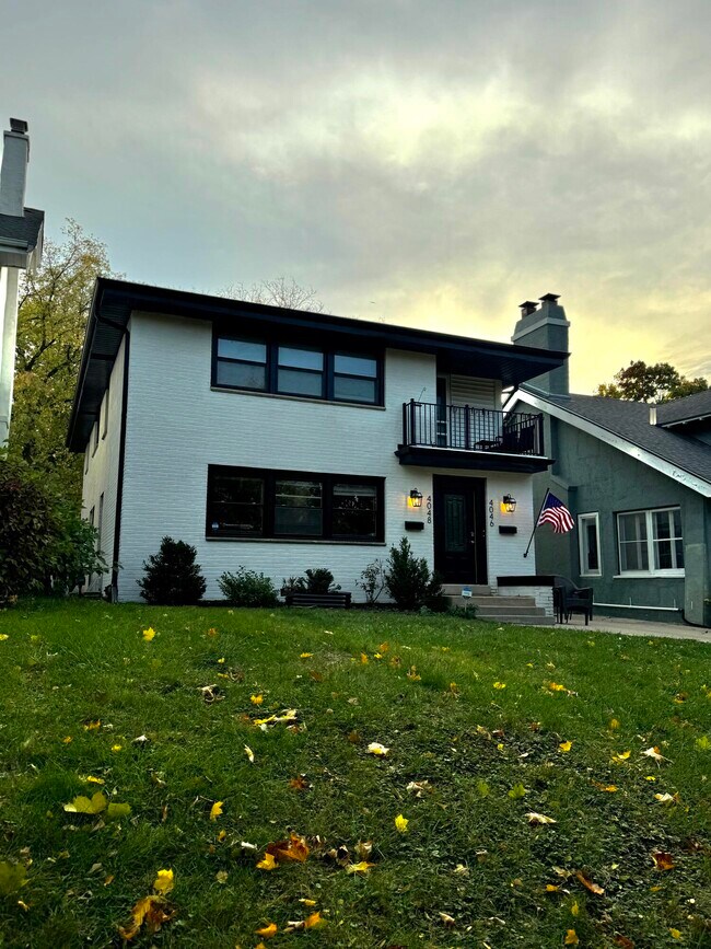 Primary Photo - 4048 N Prospect Ave