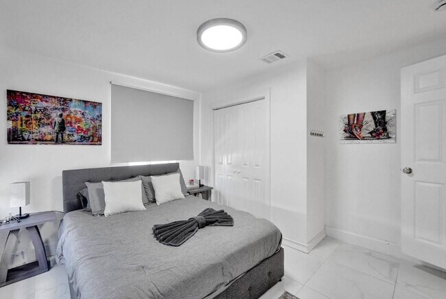 Building Photo - 2001 Washington St