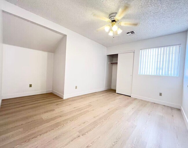 Building Photo - 10001 Dove Ridge Dr