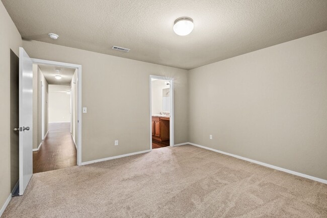 Building Photo - Beautiful and Spacious Home!