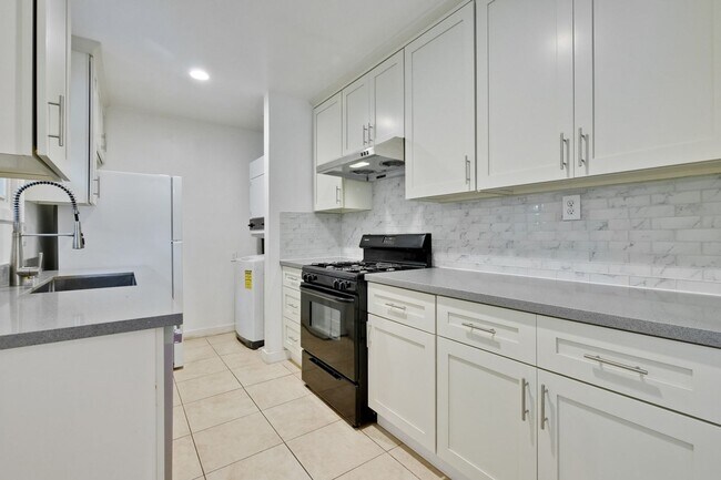 Building Photo - I Street